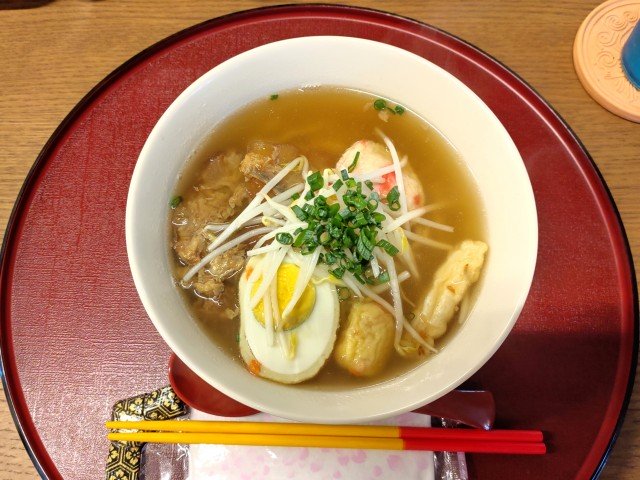 かまぼこたくさん沖縄そば