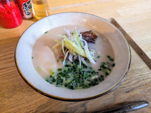 アーケード街でおしゃれな沖縄そば♪